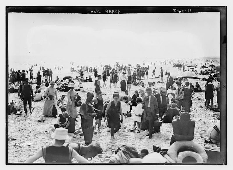 Illustration for article titled Vintage Beach